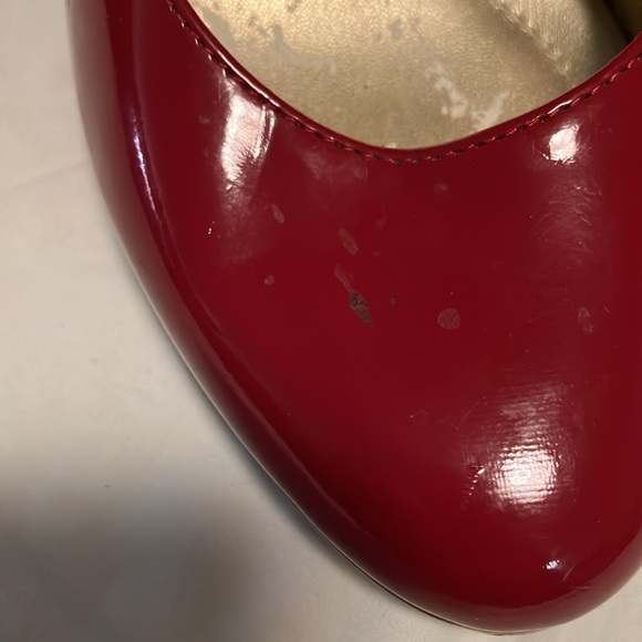 Pretty like new burgundy patent leather shoe - Picture 5 of 5